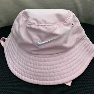 Nike infant bucket hat